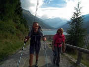 05 Lago di Malga Bissina, sullo sfondo il Caré Alto